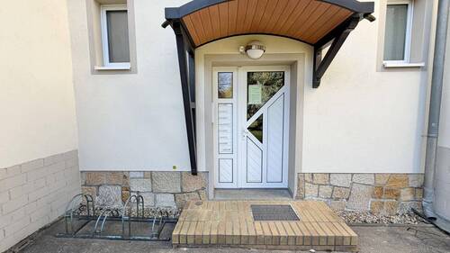 Hauseingang - 2 Zimmer Etagenwohnung in Dresden