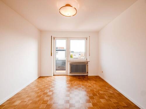 Schlafzimmer mit Balkon OG - Doppelhaushälfte mit 151,00 m&sup2; in Gilching zur Miete