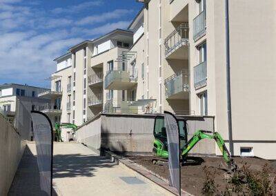 Die Wohnanlage kurz vor der Fertigstellung 2024 - Haben Sie einen grünen Daumen? Wunderschöne großzügige 3,5 Zi.-EG Wohnung mit 2 Terrassen, ca. 100 qm Gartenanteil, Gäste-WC, TG-Platz und Abstellraum