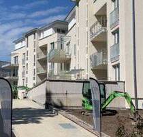 Haben Sie einen grünen Daumen? Wunderschöne großzügige 3,5 Zi.-EG Wohnung mit 2 Terrassen, ca. 100 qm Gartenanteil, Gäste-WC, TG-Platz und Abstellraum - Lahr/Schwarzwald