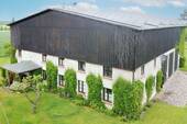 Außenansicht - Ostseenahe Investitionschance: Erfolgreiches Ferienwohnungsensemble in historischer Gutsscheune