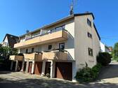 Gebäudeansicht - Gepflegtes Reiheneckhaus m. Terrasse u. drei Balkonen in bevorzugter, zentrumsnaher Lage