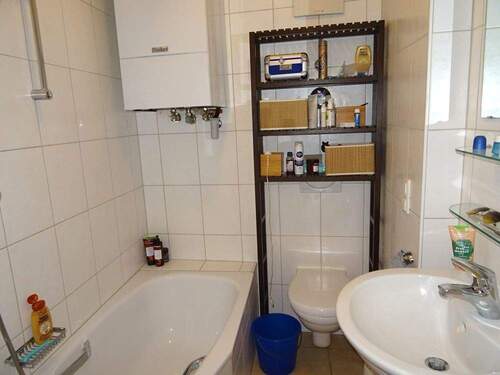 Bad mit Wanne & Etagenheizung - 