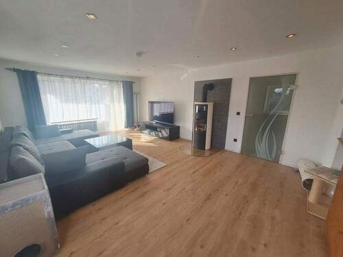 Wohnzimmer - 4 Zimmer Etagenwohnung zum Kaufen in Rosenheim