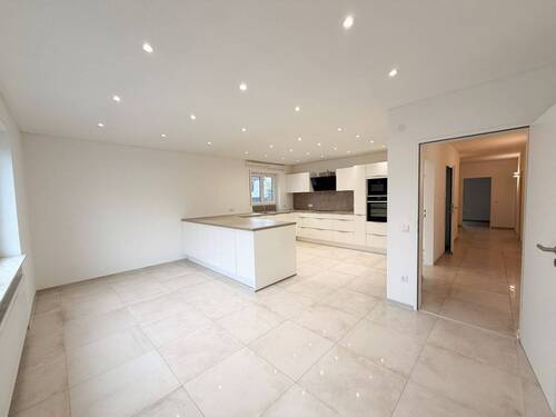 Küche und Esszimmer.jpg - Terrassenwohnung mit 140,40 m&sup2; in Staig zur Miete