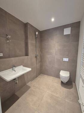Badezimmer mit Dusche - 