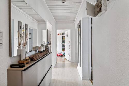 Flur - Etagenwohnung mit 70,30 m² in Hofheim zum Kaufen