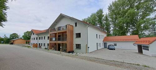 Hausansicht - 2 Zimmer Etagenwohnung zur Miete in Wittibreut