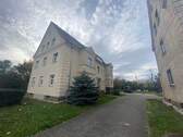 Blick zum Haus - Markkleeberg* gemütliche 3 Zimmer-Whg*Terrasse* Tageslichtbad* sep. Küche*