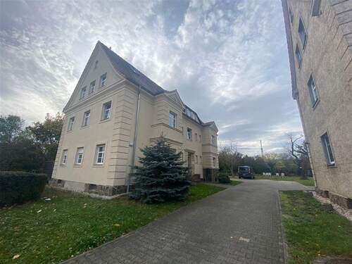 Blick zum Haus - Markkleeberg* gemütliche 3 Zimmer-Whg*Terrasse* Tageslichtbad* sep. Küche*