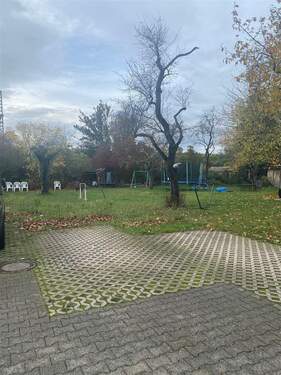 Hof mit Stellplatz - 