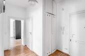 Flur mit HWR und extra Stauraum - 