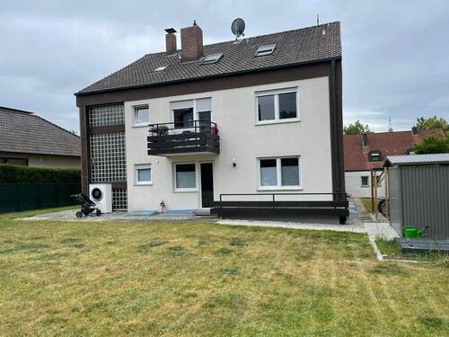 Außenansicht Gartenseite - Attraktive 3-Zimmer-Wohnung im Erdgeschoss mit Garage und Garten in bevorzugter Wohngegend