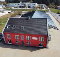 Lagerhalle mit hochwertigem Bürogebäude und großer Freifläche - Lauterhofen
