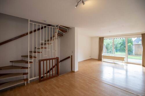 Treppenaufgang im Wohnzimmer - 
