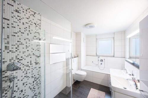 Badezimmer - Etagenwohnung mit 113,90 m² in Marbach am Neckar zum Kaufen