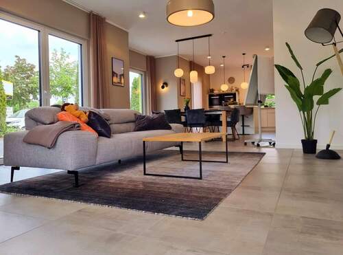 Wohnzimmer - Raffinesse, Komfort und modernste Technik unter einem schicken Satteldach vereint!