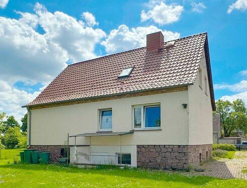 ...hofseitig durch den Keller raus und rein - 6 Zimmer Mehrfamilienhaus, Wohnhaus zum Kaufen in Altmärkische Wische