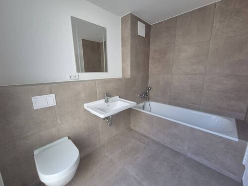 Badezimmer mit Badewanne - 