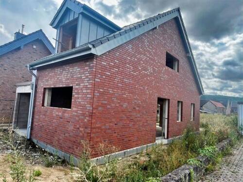 Frontansicht - Ausbauhaus zu verkaufen - 450.000,00 EUR Kaufpreis, ca.  104,00 m² Wohnfläche