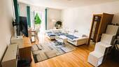 Wohnzimmer - Aparte 2 Zi.- Whg mit Einbauküche und Balkon- Schöner Wohnen zwischen München und Tegernsee!