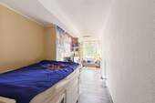Schlafzimmer 2 - Etagenwohnung mit 276,00 m² in Ludwigsburg zum Kaufen