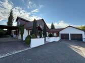 Ansicht Straße - 7 Zimmer Mehrfamilienhaus, Wohnhaus zum Kaufen in Buxheim
