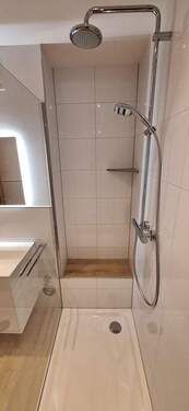 Badezimmer Sitz und Ablage - 2 Zimmer Etagenwohnung in Mettmann