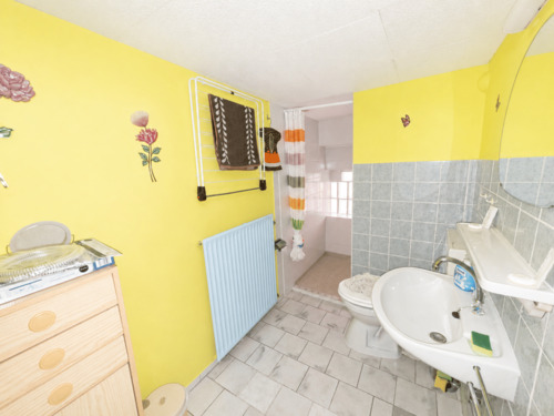 1 OG - kleine Wohnung Badezimmer - 