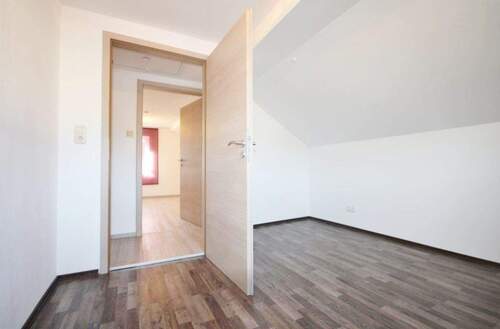 weiteres Zimmer/Büro (DG) - 