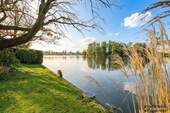 Blick auf die Rohrwallinsel vom Garten - 
