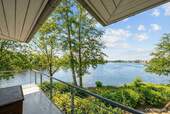 Blick von der Terrasse Obergeschoss - Seltene Wasserimmobilie mit lebenslangem Wohnungsrecht - Exklusive Investition in bester Lage