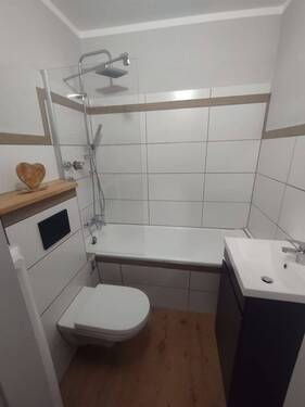 Bad Wanne mit Dusche - 