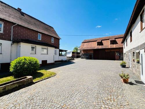 schöner Innehof - 7 Zimmer Einfamilienhaus zum Kaufen in Allendorf