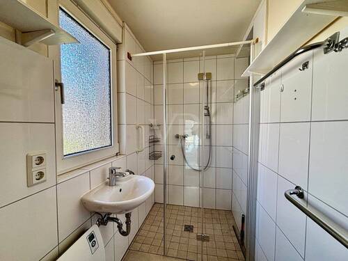 Wohnhaus Duschbad - 