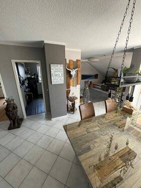 21 Wohn-Eßzimmer Blick zur Küche - 