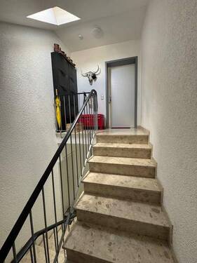 19 Treppenhaus zur eigenen DG Wohnung - 