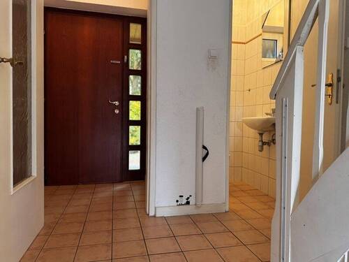 Eingangsbereich Flur - 4 Zimmer Reihenmittelhaus zum Kaufen in Schenefeld