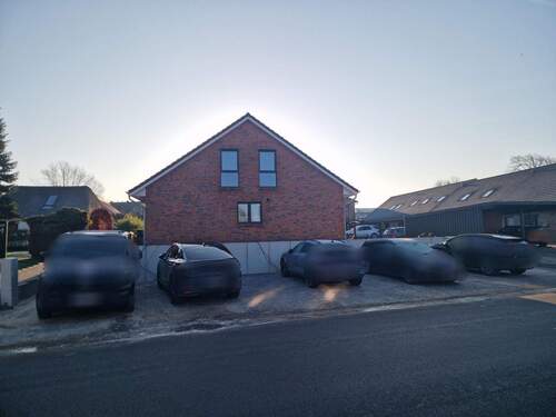 Blick auf die Parkplätze - 