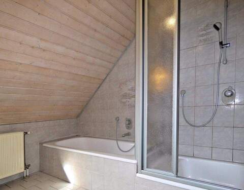 Mit Dusche & Wanne! - 