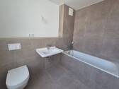 Badezimmer mit Badewanne - 