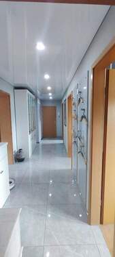 Bad zur Eingangstür - 4 Zimmer Etagenwohnung in Dortmund