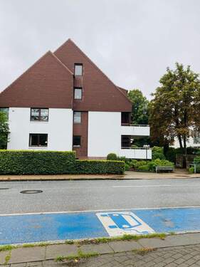 1_Haus_Ansicht_außen.jpg - Helle 3-Zimmer-Wohnung mit zwei Balkonen