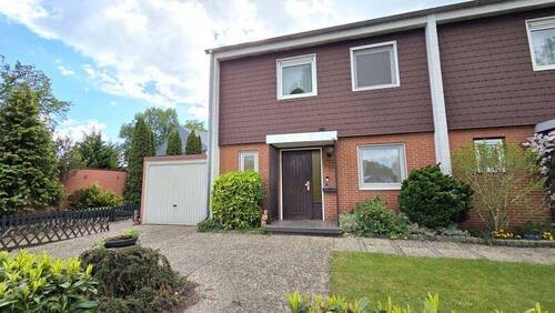 Reihenendhaus mit Garage - 0 % Käuferprovision! Sehr gepflegtes Reihenendhaus mit wunderschönem Gartenidyll und 2 Garagen!
