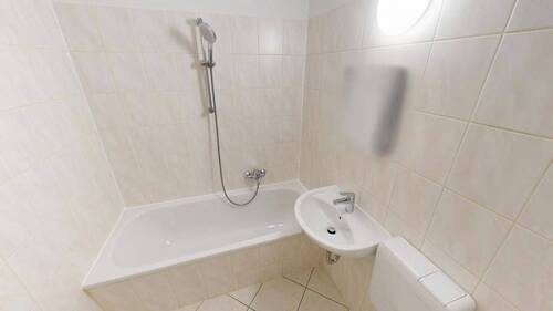 Bad mit Wanne - Etagenwohnung mit 52,30 m² in Chemnitz zur Miete