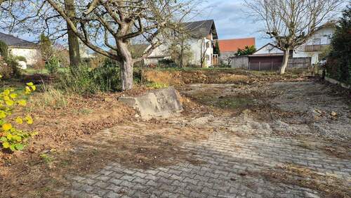 Blick von Westen (Staßenseite) - Baugrundstück in Gaimersheim (OT) günstig zu verkaufen