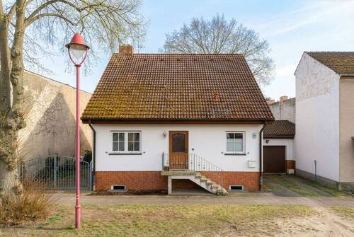 Hausansicht - Familienhaus mit viel Platz im Herzen der Natur