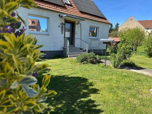 Hausansicht EIngang - SOLIDES EINFAMILIENHAUS IN ORTSLAGE! KEINE KÄUFERPROVISION!