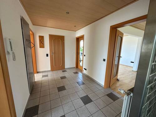 Flur EG - Einfamilienhaus mit 145,00 m&sup2; in Homberg (Efze) zum Kaufen