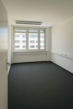 Büro 1 ohne Möbel - Mehrfamilienhaus, Wohnhaus in Stuttgart